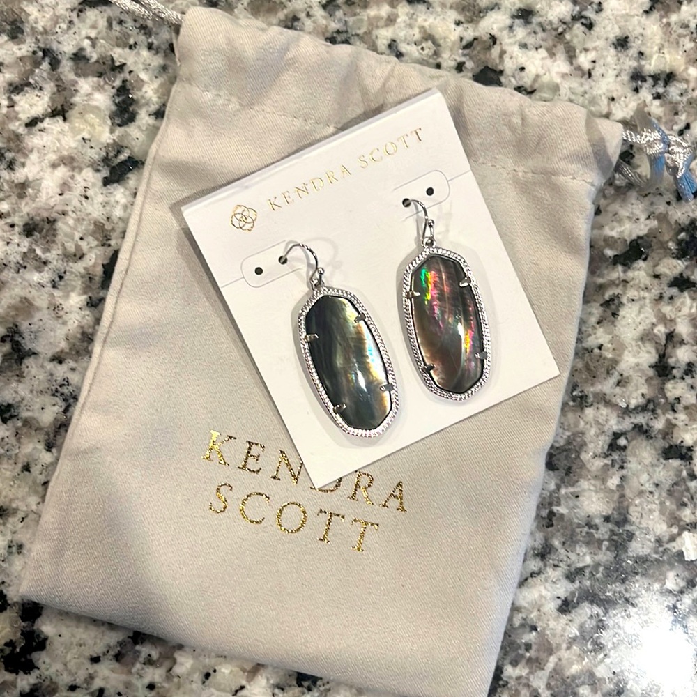 Kendra Scott- Black Pearl/Silver EUC (but probably unworn) Elle Earrings